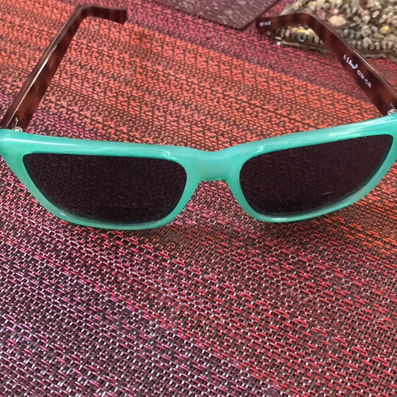 Bifocal sunglasses ( cheaters) so you can read in the sun - Picture 4 of 5